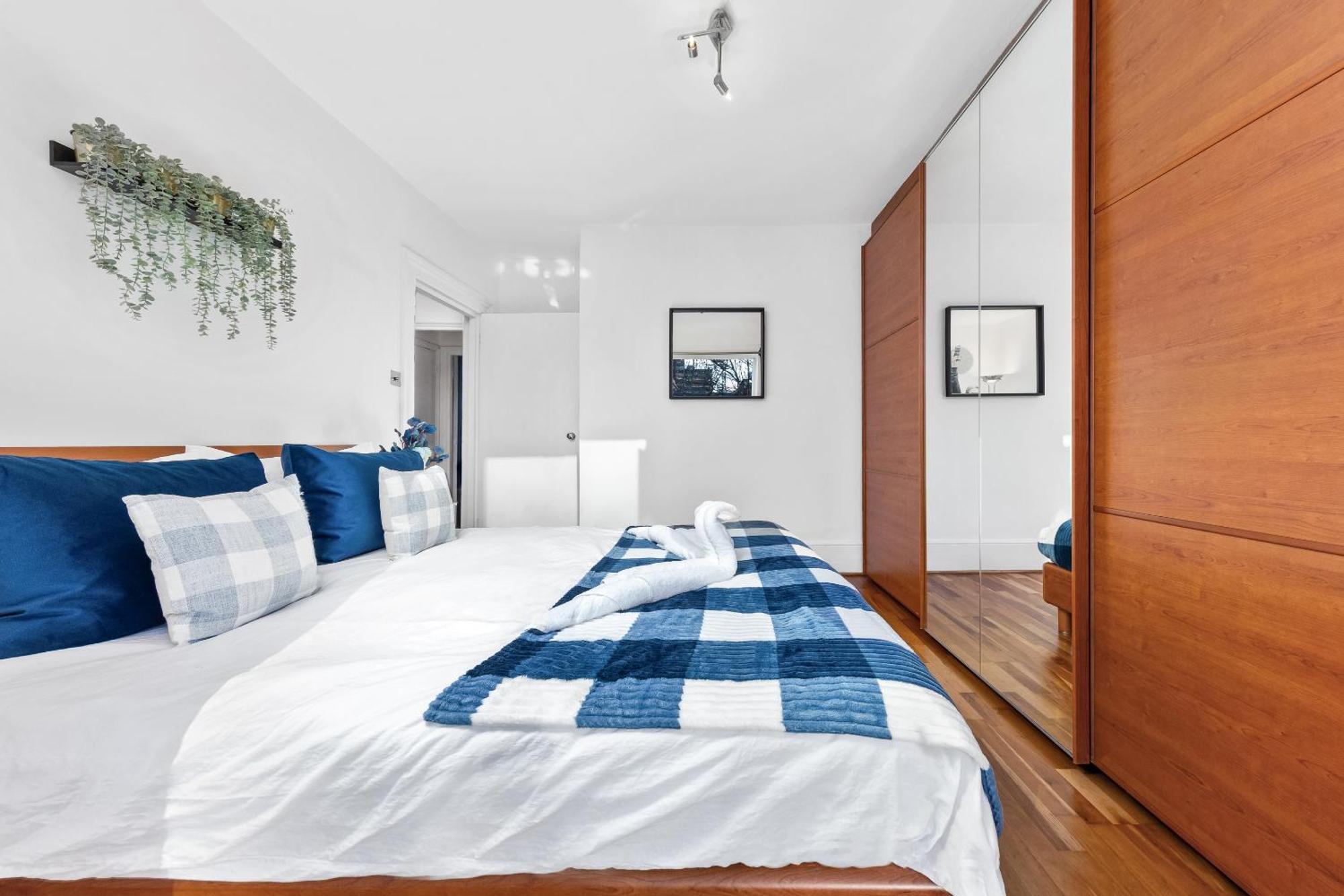 Balcony Blue Theme 1 Bedroom Central London Luxury Flat Near Hyde Park! Accommodates Up To 6! Double Sofa Bed And Next To Station! Exteriér fotografie