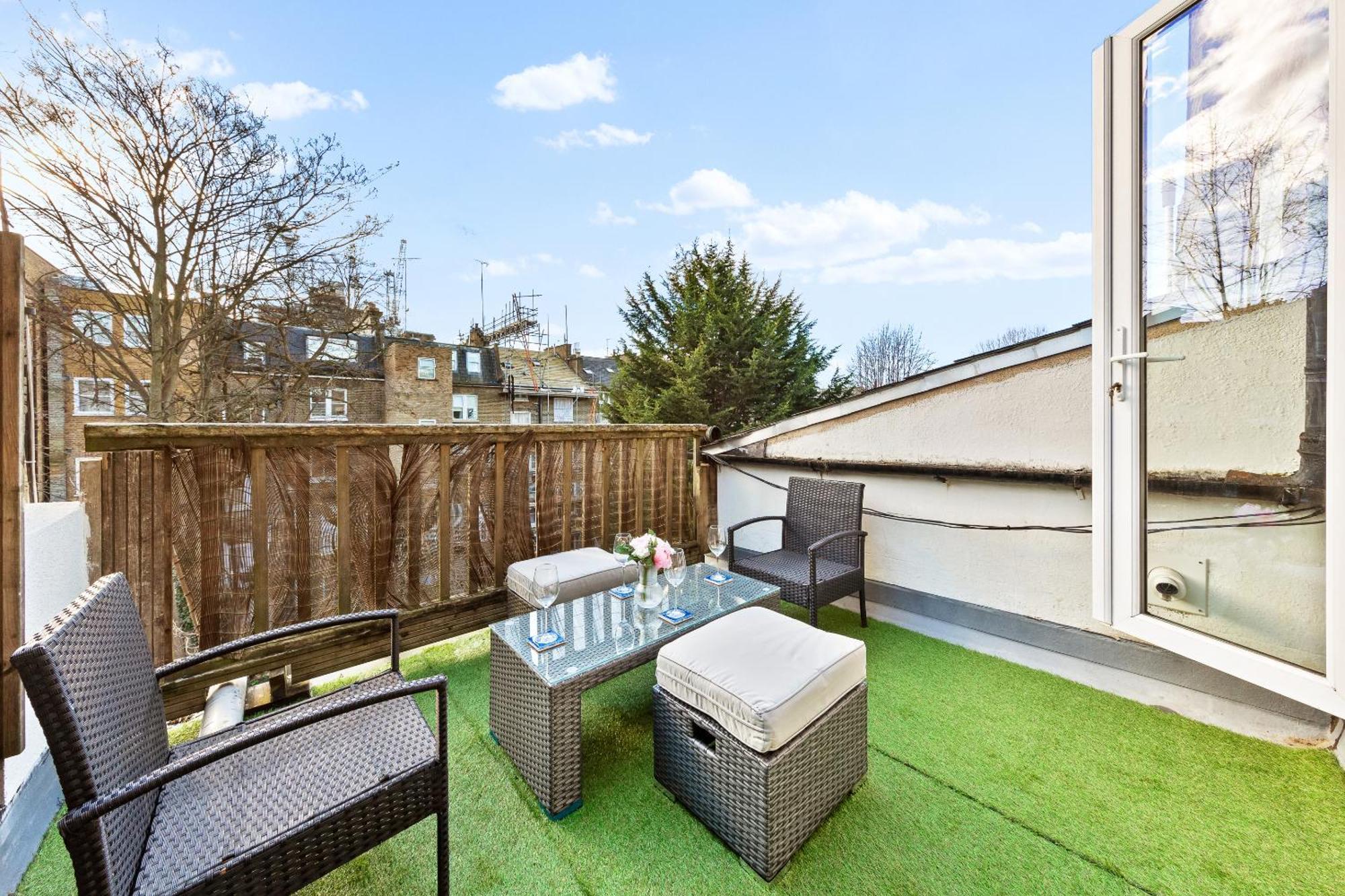 Balcony Blue Theme 1 Bedroom Central London Luxury Flat Near Hyde Park! Accommodates Up To 6! Double Sofa Bed And Next To Station! Exteriér fotografie