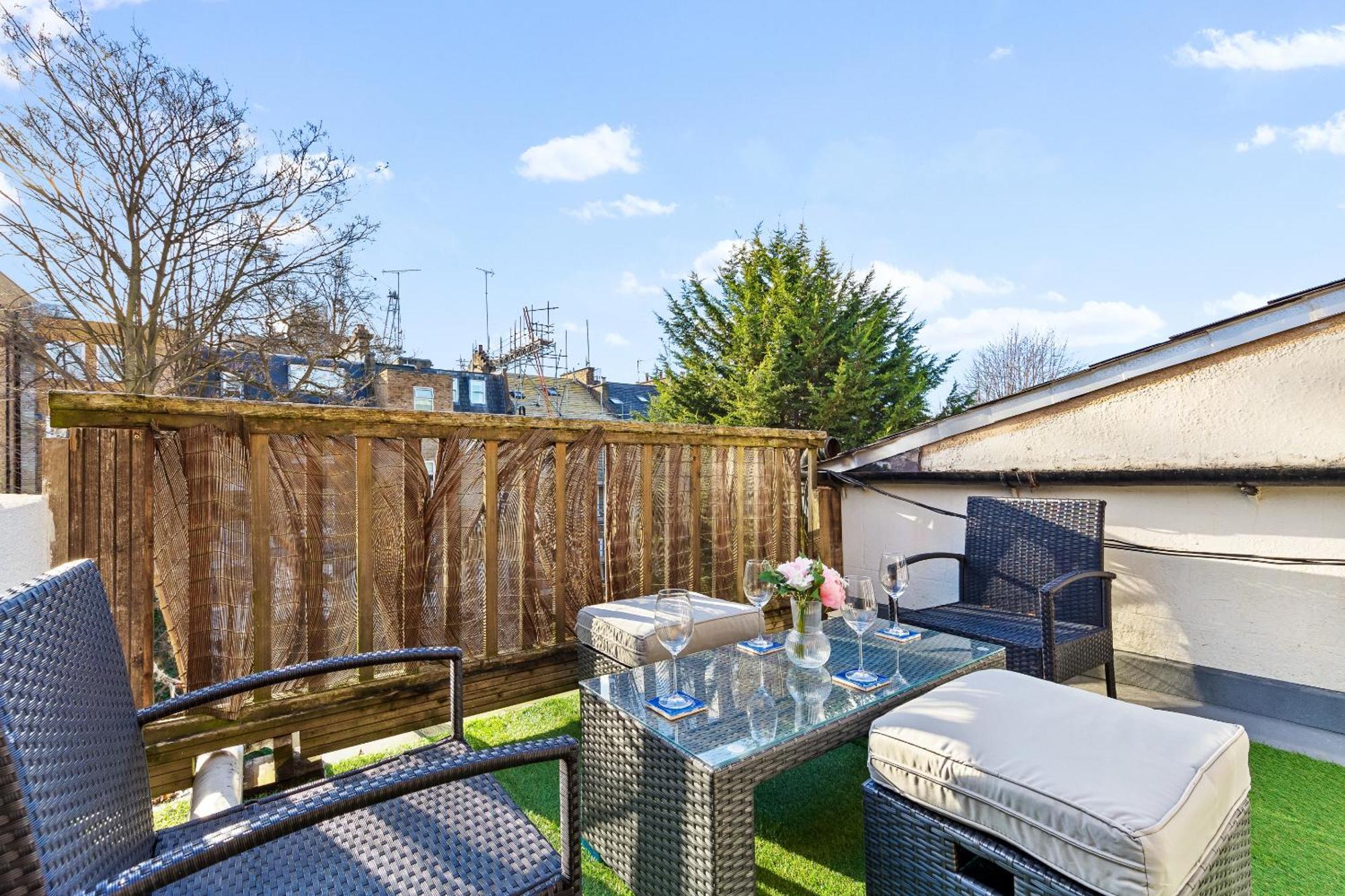 Balcony Blue Theme 1 Bedroom Central London Luxury Flat Near Hyde Park! Accommodates Up To 6! Double Sofa Bed And Next To Station! Exteriér fotografie