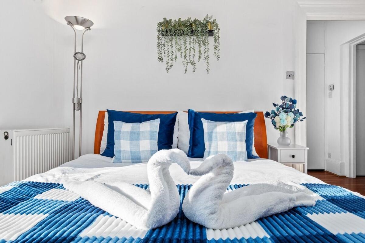 Balcony Blue Theme 1 Bedroom Central London Luxury Flat Near Hyde Park! Accommodates Up To 6! Double Sofa Bed And Next To Station! Exteriér fotografie